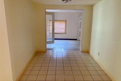 House in Tampa, Florida 3 bedrooms, 165.46 sq.m. № 2121959 - photo 2