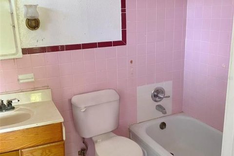 House in Tampa, Florida 3 bedrooms, 165.46 sq.m. № 2121959 - photo 12