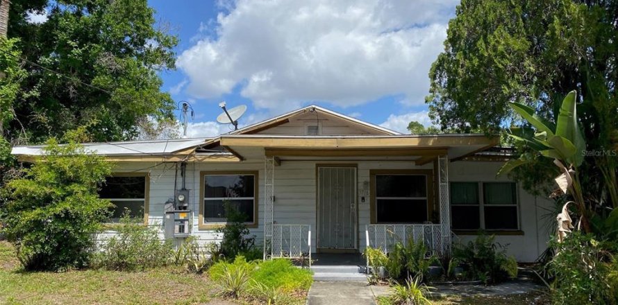 House in Tampa, Florida 3 bedrooms, 165.46 sq.m. № 2121959