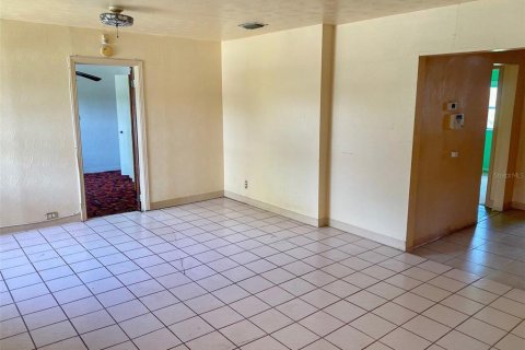 House in Tampa, Florida 3 bedrooms, 165.46 sq.m. № 2121959 - photo 5