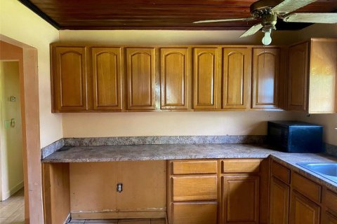 House in Tampa, Florida 3 bedrooms, 165.46 sq.m. № 2121959 - photo 6
