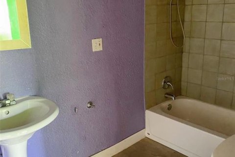 House in Tampa, Florida 3 bedrooms, 165.46 sq.m. № 2121959 - photo 13