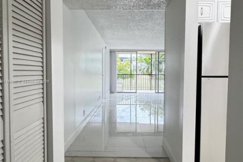 Copropriété à vendre à Lauderhill, Floride: 2 chambres, 102.19 m2 № 2025665 - photo 17