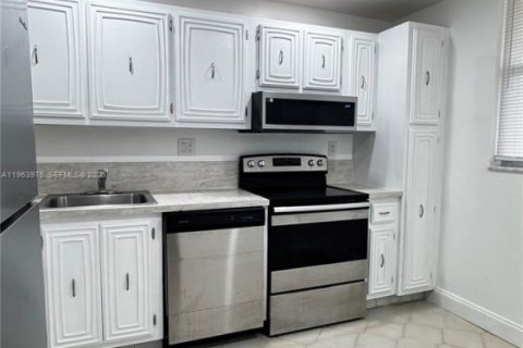 Copropriété à vendre à Lauderhill, Floride: 2 chambres, 102.19 m2 № 2025665 - photo 3