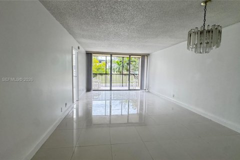 Copropriété à vendre à Lauderhill, Floride: 2 chambres, 102.19 m2 № 2025665 - photo 7