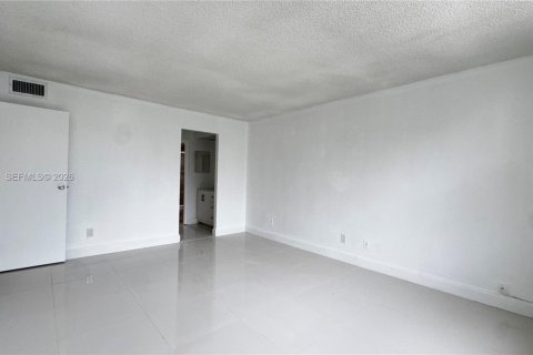 Copropriété à vendre à Lauderhill, Floride: 2 chambres, 102.19 m2 № 2025665 - photo 14