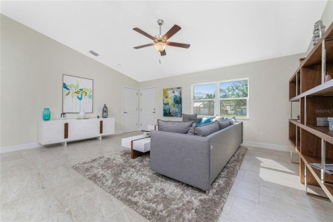 Villa ou maison à vendre à North Port, Floride: 3 chambres, 155.15 m2 № 1906974 - photo 5