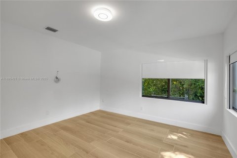 House in Miami Shores, Florida 3 bedrooms, 161.93 sq.m. № 2013606 - photo 20