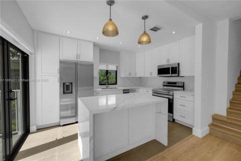 House in Miami Shores, Florida 3 bedrooms, 161.93 sq.m. № 2013606 - photo 9