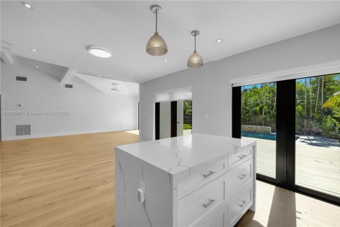 House in Miami Shores, Florida 3 bedrooms, 161.93 sq.m. № 2013606 - photo 10