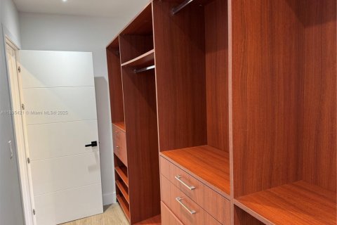 House in Miami Shores, Florida 3 bedrooms, 161.93 sq.m. № 2013606 - photo 18