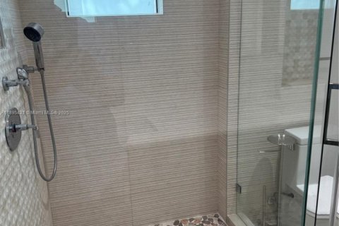 House in Miami Shores, Florida 3 bedrooms, 161.93 sq.m. № 2013606 - photo 16