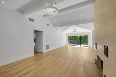 House in Miami Shores, Florida 3 bedrooms, 161.93 sq.m. № 2013606 - photo 5