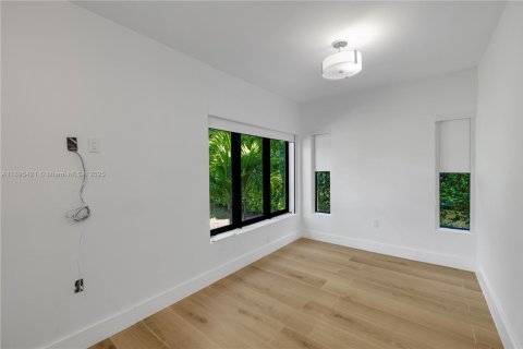 House in Miami Shores, Florida 3 bedrooms, 161.93 sq.m. № 2013606 - photo 23