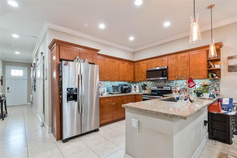 Adosado en venta en Homestead, Florida, 4 dormitorios, 177.07 m2 № 1861229 - foto 9