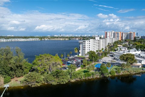 Кондоминиум с 1 спальней в Майами, Флорида № 2037829