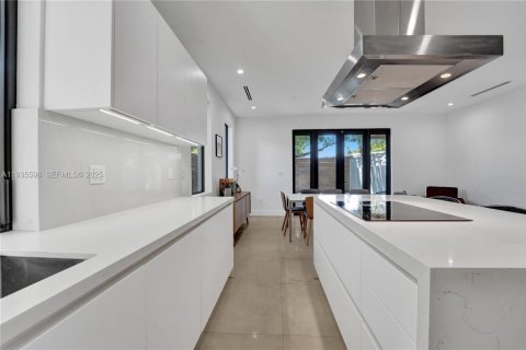 Adosado en alquiler en Miami, Florida, 3 dormitorios, 220.36 m2 № 1993720 - foto 12