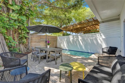 Adosado en alquiler en Miami, Florida, 3 dormitorios, 220.36 m2 № 1993720 - foto 15