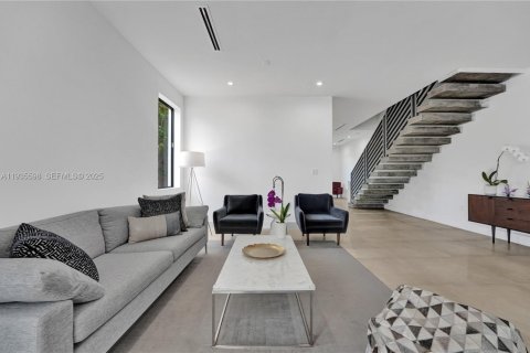 Adosado en alquiler en Miami, Florida, 3 dormitorios, 220.36 m2 № 1993720 - foto 4