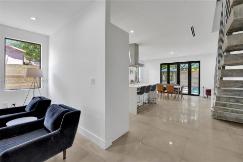 Adosado en alquiler en Miami, Florida, 3 dormitorios, 220.36 m2 № 1993720 - foto 10