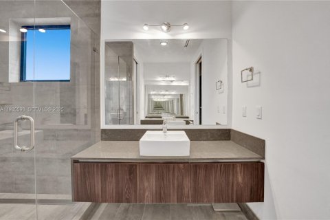 Adosado en alquiler en Miami, Florida, 3 dormitorios, 220.36 m2 № 1993720 - foto 30