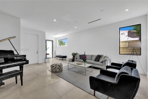 Adosado en alquiler en Miami, Florida, 3 dormitorios, 220.36 m2 № 1993720 - foto 7