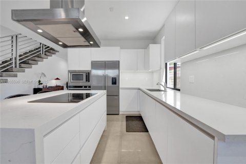 Adosado en alquiler en Miami, Florida, 3 dormitorios, 220.36 m2 № 1993720 - foto 20