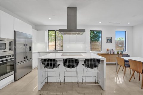 Adosado en alquiler en Miami, Florida, 3 dormitorios, 220.36 m2 № 1993720 - foto 11