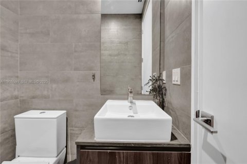 Adosado en alquiler en Miami, Florida, 3 dormitorios, 220.36 m2 № 1993720 - foto 9