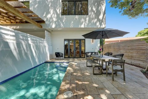 Adosado en alquiler en Miami, Florida, 3 dormitorios, 220.36 m2 № 1993720 - foto 18
