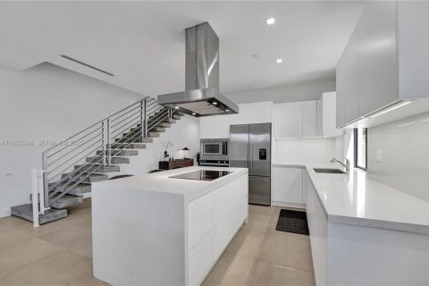 Adosado en alquiler en Miami, Florida, 3 dormitorios, 220.36 m2 № 1993720 - foto 21