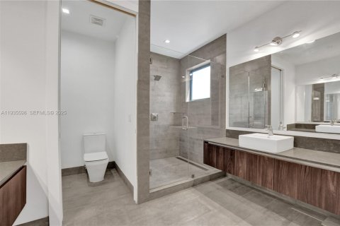 Adosado en alquiler en Miami, Florida, 3 dormitorios, 220.36 m2 № 1993720 - foto 29