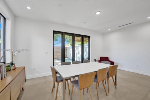 Adosado en alquiler en Miami, Florida, 3 dormitorios, 220.36 m2 № 1993720 - foto 13