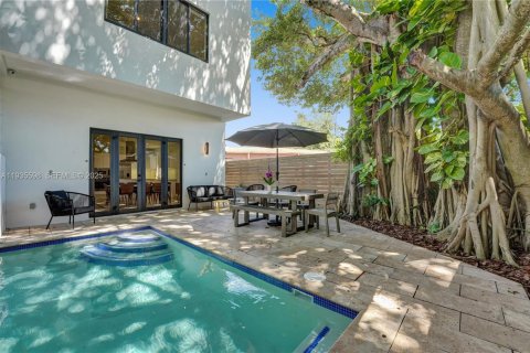 Adosado en alquiler en Miami, Florida, 3 dormitorios, 220.36 m2 № 1993720 - foto 17