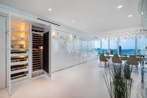 Condo in Miami Beach, Florida, 4 bedrooms  № 2067657 - photo 17