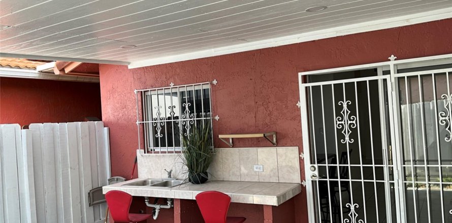Condo à Hialeah, Floride, 3 chambres № 1189771