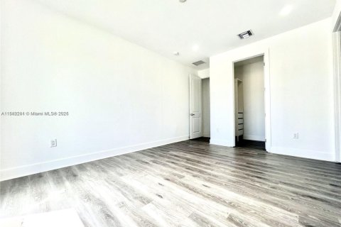 Villa ou maison à louer à Hollywood, Floride: 4 chambres, 213.68 m2 № 1929466 - photo 15