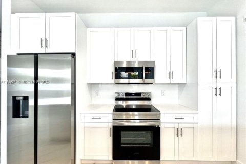 Villa ou maison à louer à Hollywood, Floride: 4 chambres, 213.68 m2 № 1929466 - photo 5