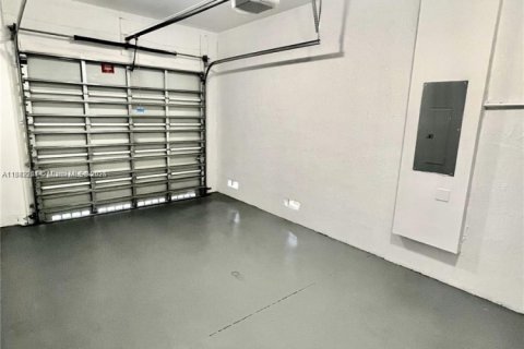 Villa ou maison à louer à Hollywood, Floride: 4 chambres, 213.68 m2 № 1929466 - photo 9