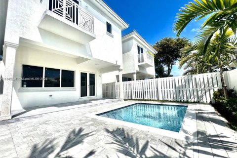 Villa ou maison à louer à Hollywood, Floride: 4 chambres, 213.68 m2 № 1929466 - photo 2