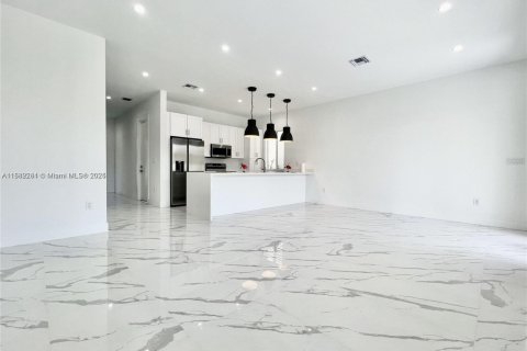 Villa ou maison à louer à Hollywood, Floride: 4 chambres, 213.68 m2 № 1929466 - photo 18