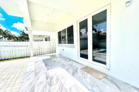 Villa ou maison à louer à Hollywood, Floride: 4 chambres, 213.68 m2 № 1929466 - photo 24
