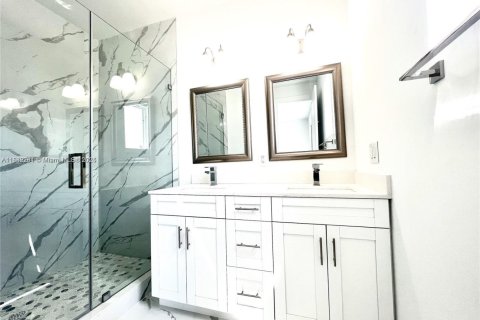 Villa ou maison à louer à Hollywood, Floride: 4 chambres, 213.68 m2 № 1929466 - photo 25