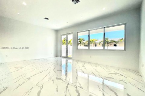 Villa ou maison à louer à Hollywood, Floride: 4 chambres, 213.68 m2 № 1929466 - photo 19