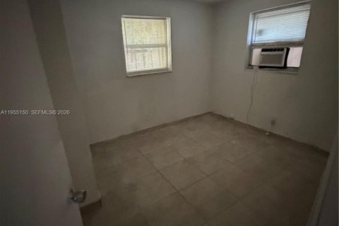 Снять в аренду квартиру в Окленд-Парк, Флорида 1 спальня, 560.85м2, № 2017438 - фото 4