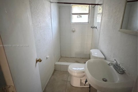 Снять в аренду квартиру в Окленд-Парк, Флорида 1 спальня, 560.85м2, № 2017438 - фото 3