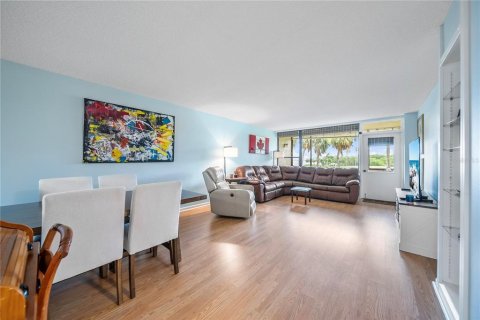 Condo in Clearwater, Florida, 2 bedrooms  № 1843704 - photo 13