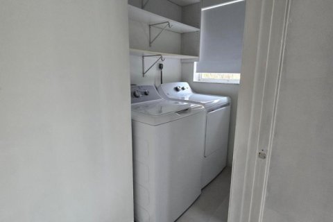 Снять в аренду квартиру в Норт-Палм-Бич, Флорида 5 комнат, 111.48м2, № 2083578 - фото 4