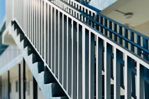 Apartamento en alquiler en Miami, Florida, 3 dormitorios № 2041357 - foto 6