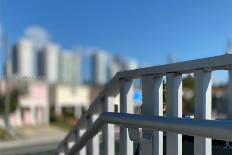 Apartamento en alquiler en Miami, Florida, 3 dormitorios № 2041357 - foto 5